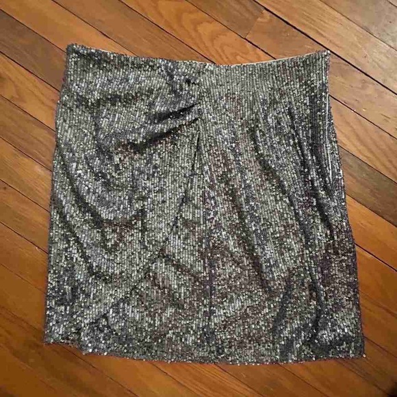 Dresses & Skirts - Glamorous Silver Sequin Mini Skirt